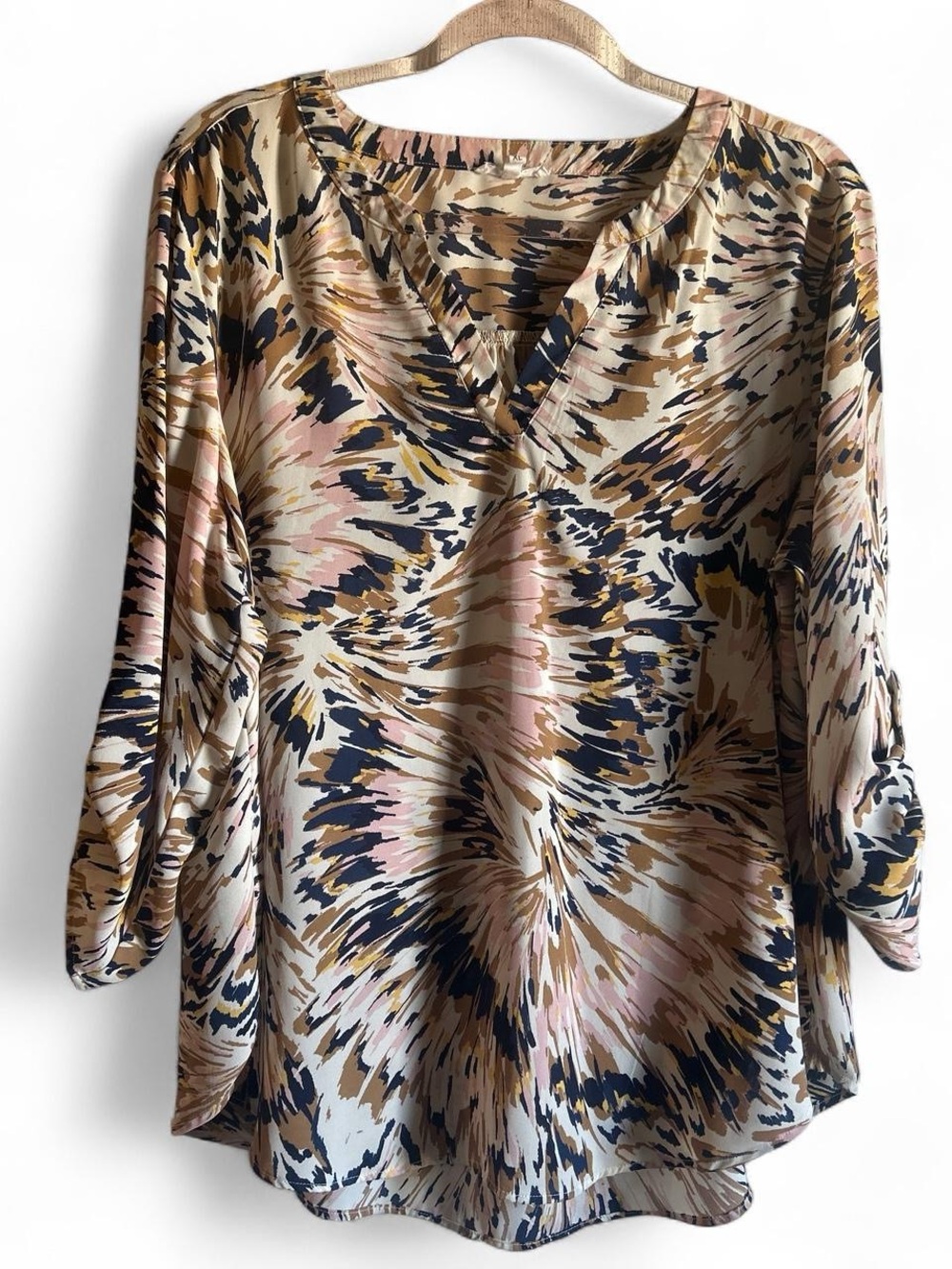 Maurices Abstract Print V‑Neck Blouse in Beige, Navy & Pink size XL